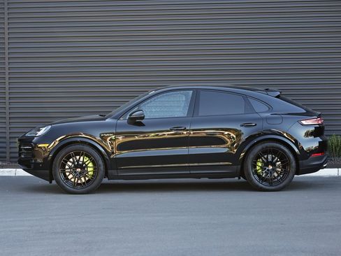 New 2026 Porsche Cayenne S image 2