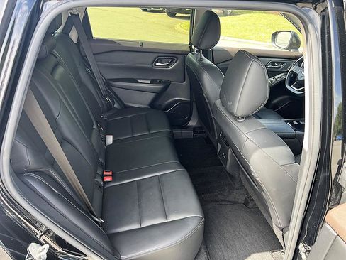 Certified 2023 Nissan Rogue SV w/ SV Premium B Package FWD image 16