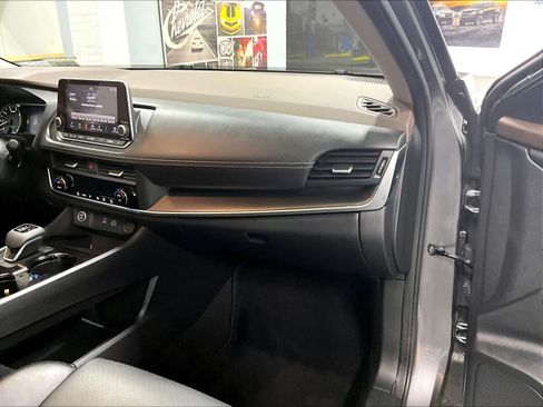 Used 2023 Nissan Rogue SV w/ SV Premium B Package image 13