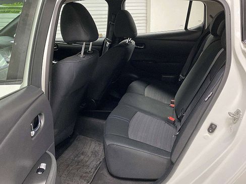 Used 2022 Nissan Leaf S image 19