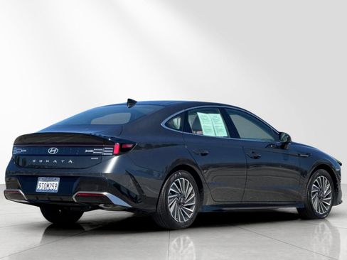 Certified 2025 Hyundai Sonata Limited FWD image 4