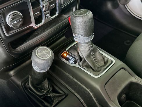 Used 2022 Jeep Gladiator Sport image 24