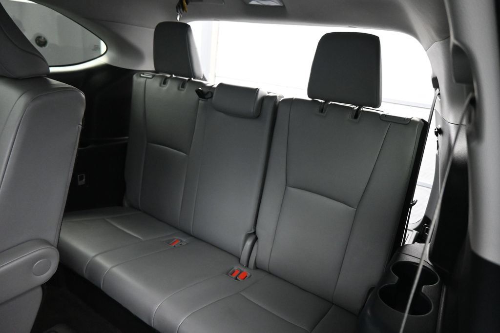 Used 2023 Toyota Highlander XLE FWD image 21