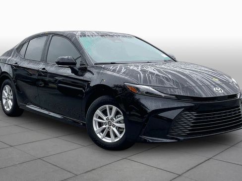 Used 2025 Toyota Camry LE AWD/4WD image 3