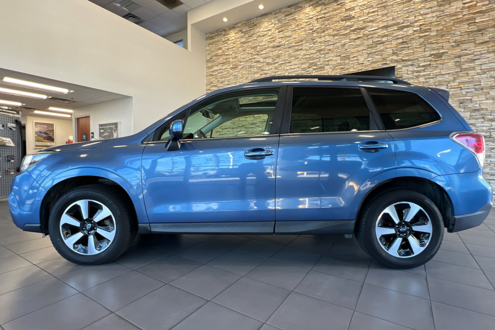 Used 2018 Subaru Forester 2.5i Limited AWD/4WD image 2