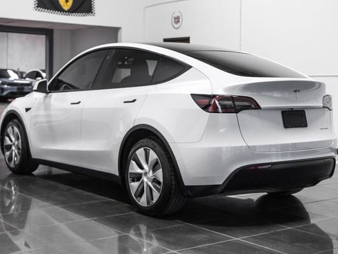 Used 2023 Tesla Model Y Long Range AWD/4WD image 11