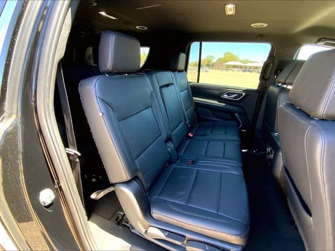 Used 2022 Chevrolet Suburban LT AWD/4WD image 20