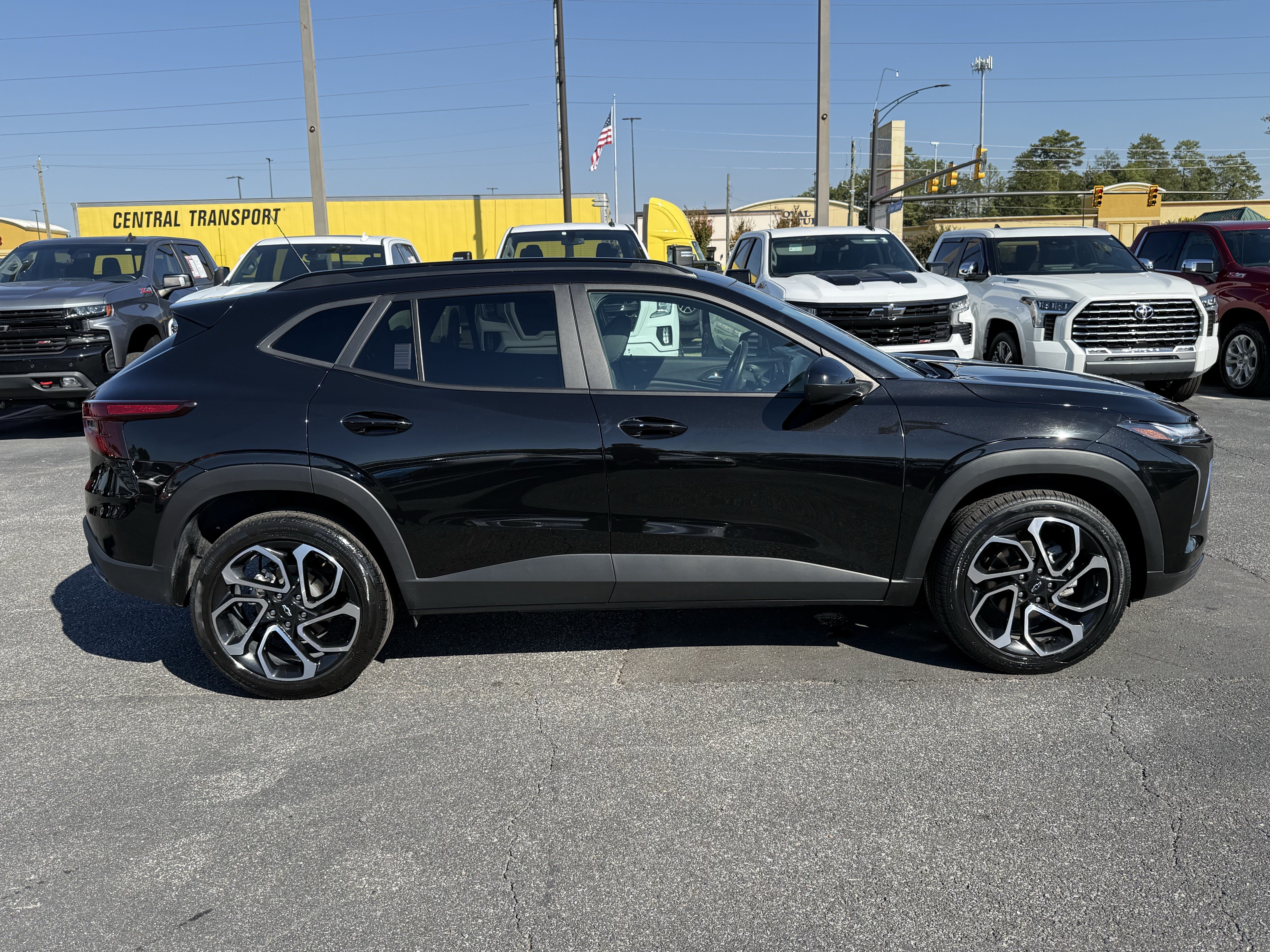 Used 2024 Chevrolet Trax RS FWD image 11