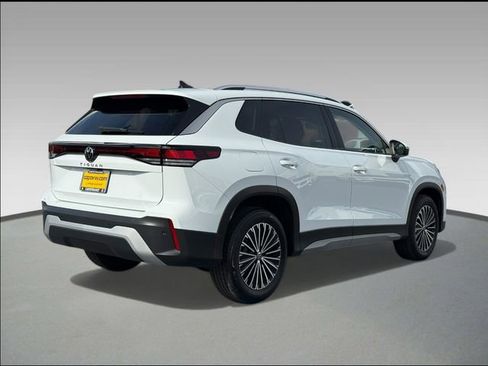 Used 2025 Volkswagen Tiguan S FWD image 4