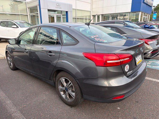 Used 2018 Ford Focus SE w/ SE Appearance Package FWD image 6