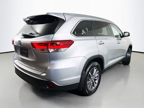 Used 2019 Toyota Highlander XLE image 7