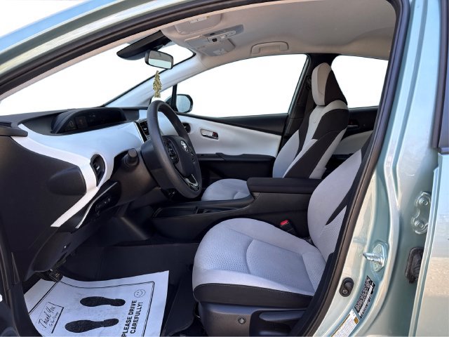 Used 2020 Toyota Prius LE FWD image 10
