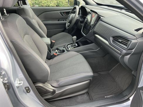 Used 2025 Subaru Forester Premium image 33