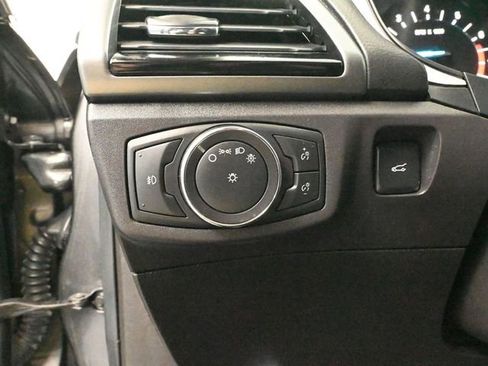 Used 2016 Ford Fusion SE w/ Equipment Group 201A image 28