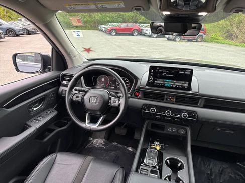 Used 2025 Honda Pilot Touring image 32