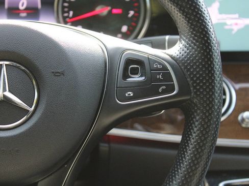 Used 2017 Mercedes-Benz E 300 4MATIC image 36
