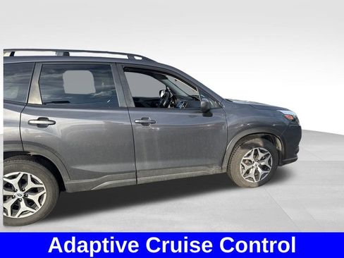 Used 2023 Subaru Forester Premium image 5