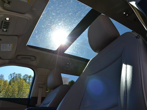 Used 2022 Ford Explorer XLT w/ Equipment Group 202A image 16