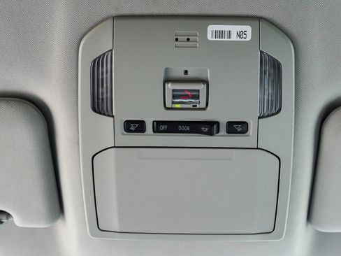 Used 2023 Toyota Highlander LE FWD image 31