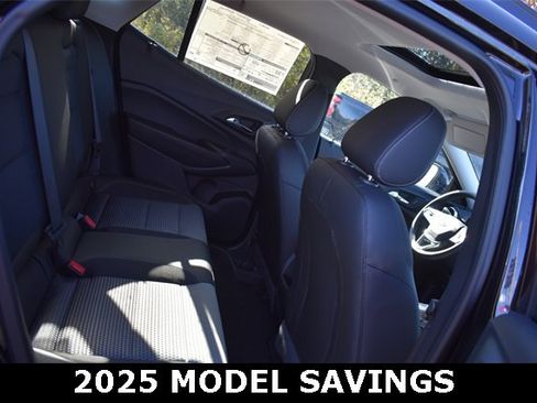 New 2025 Chevrolet Trax LT w/ Sunroof Package image 14