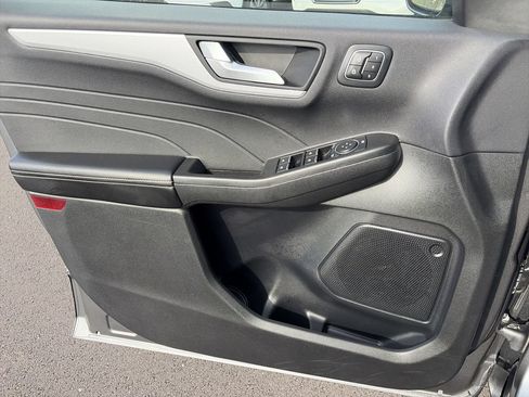 Used 2025 Ford Escape Platinum AWD/4WD image 13