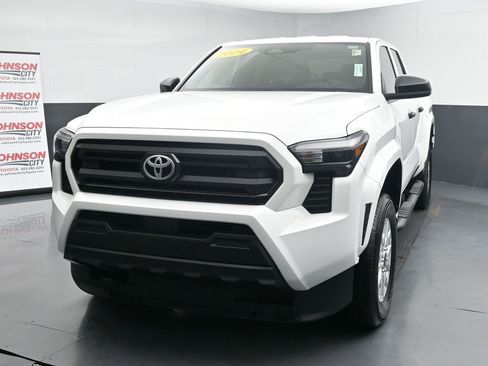 Used 2024 Toyota Tacoma SR image 4