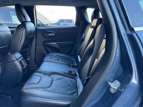 Used 2020 Jeep Cherokee Limited image 31