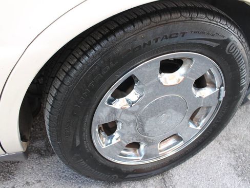 Used 2000 Cadillac De Ville w/ Comfort/Convenience Pkg image 12