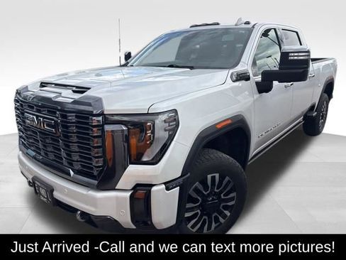Used 2024 GMC Sierra 2500 Denali Ultimate AWD/4WD image 1