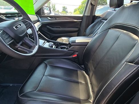 Certified 2023 Jeep Grand Cherokee Limited AWD/4WD image 17
