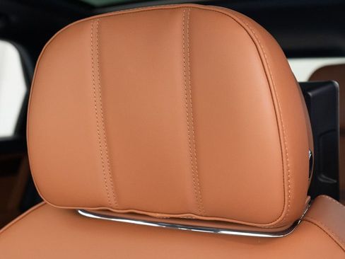 Used 2023 Bentley Bentayga Extended Wheelbase AWD/4WD image 17