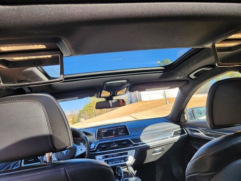 Used 2022 BMW 750i xDrive w/ M Sport Package image 28