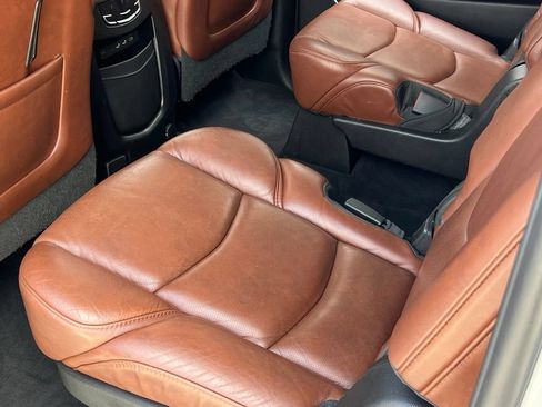 Used 2018 Cadillac Escalade ESV Luxury AWD/4WD image 23