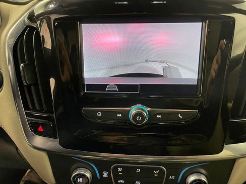 Used 2023 Chevrolet Traverse LS w/ Safety Package image 4