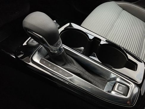 Used 2025 Chevrolet Trax LT w/ LT Convenience Package image 33