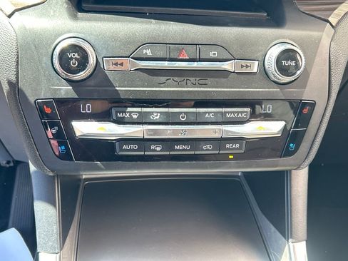 Used 2020 Ford Explorer Limited image 12