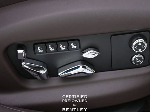 Used 2024 Bentley Flying Spur V8 image 28