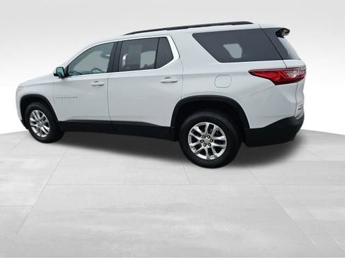 Used 2021 Chevrolet Traverse LT image 16