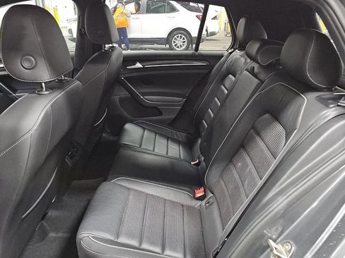 Used 2022 Volkswagen Golf R image 16