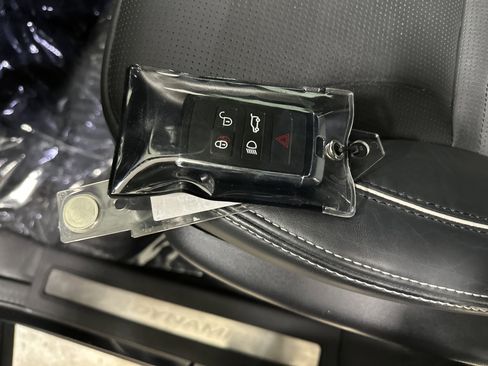 Used 2023 Land Rover Discovery S R-Dynamic image 37