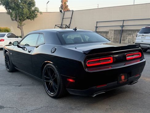 Used 2016 Dodge Challenger SRT RWD image 11