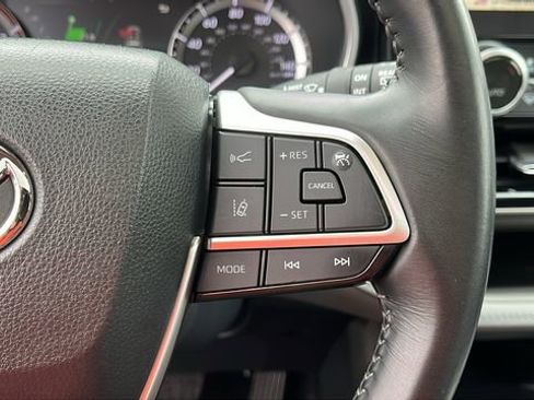 Used 2023 Toyota Highlander XLE image 13