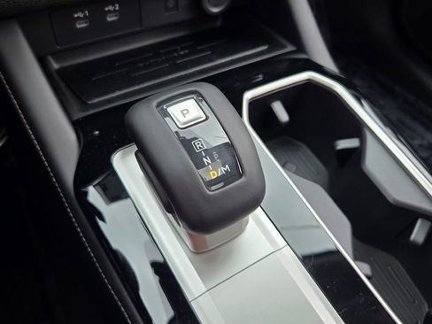 New 2025 Mitsubishi Outlander SE image 24