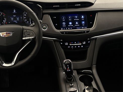 New 2025 Cadillac XT6 Luxury image 16