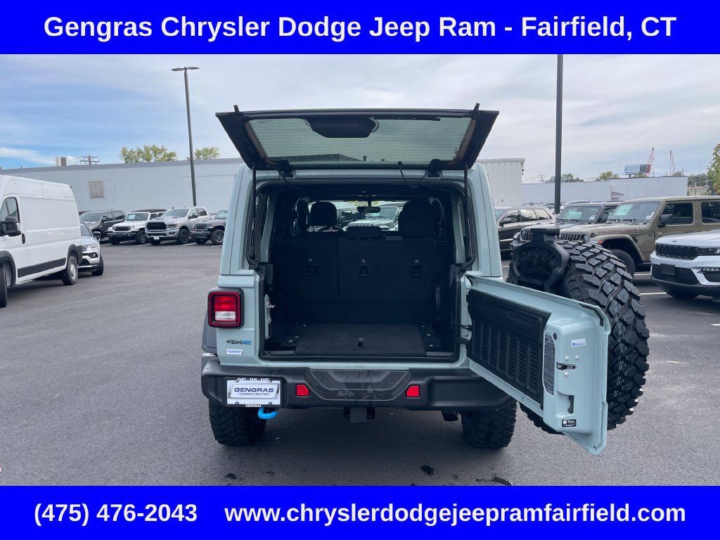 Used 2023 Jeep Wrangler Unlimited w/ Sun & Screen Package AWD/4WD image 30