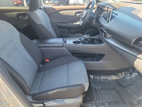 Used 2023 Nissan Rogue SV image 17