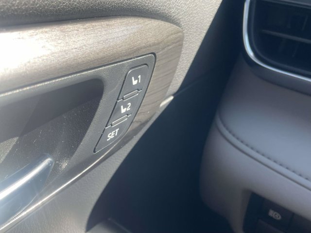 Used 2023 Toyota Highlander Limited FWD image 25