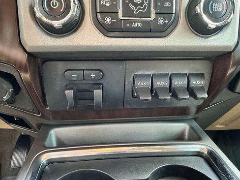 Used 2015 Ford F250 Lariat w/ Lariat Ultimate Package AWD/4WD image 46