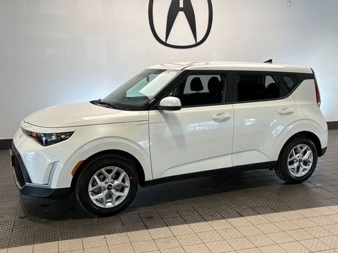 Used 2025 Kia Soul LX w/ LX Technology Package image 3