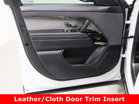 Used 2024 Land Rover Range Rover Sport SE image 12